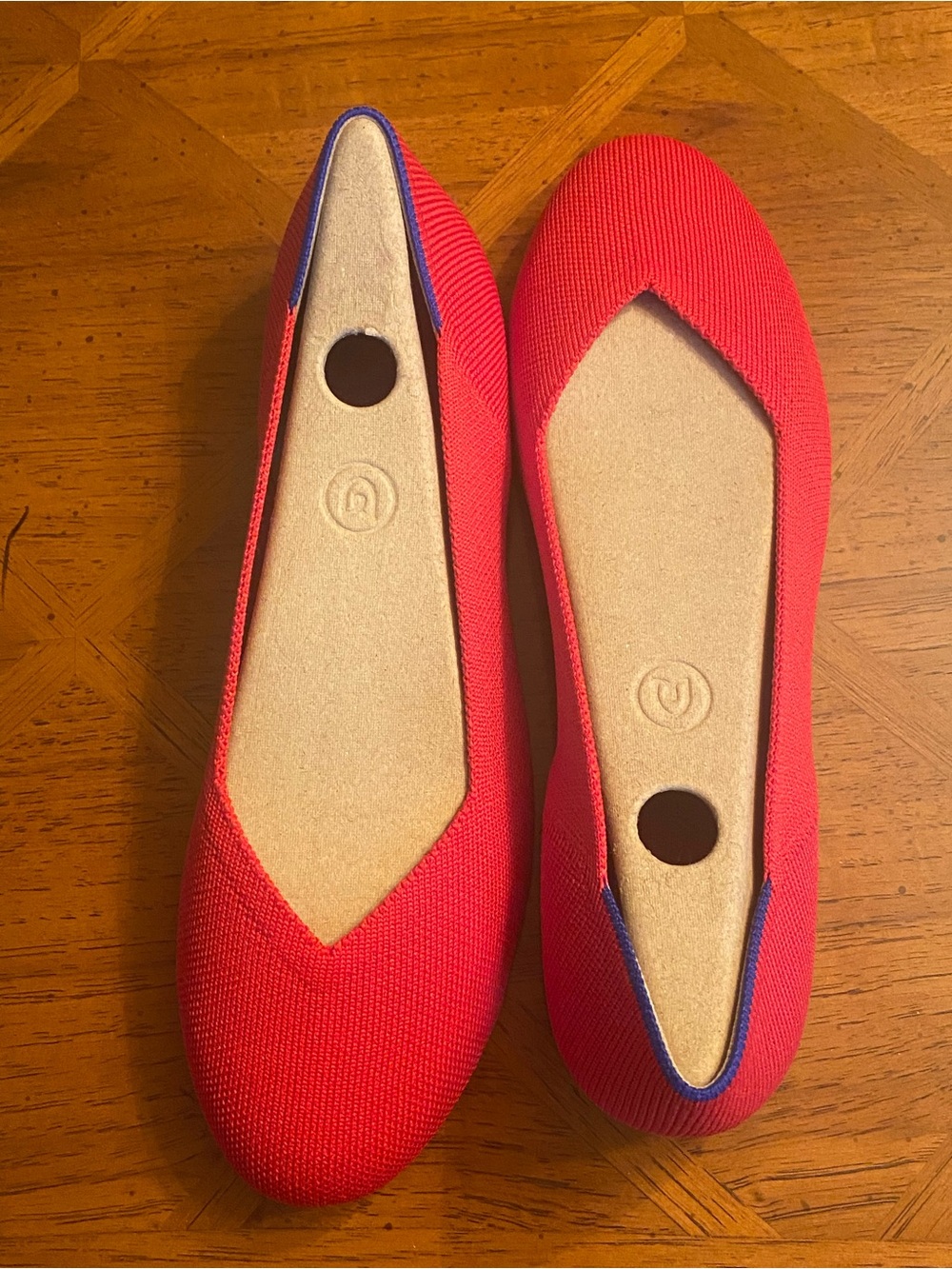 Rothys Red Woman’s Red Round Flat Shoes the acúdete NEW - Picture 5 of 13
